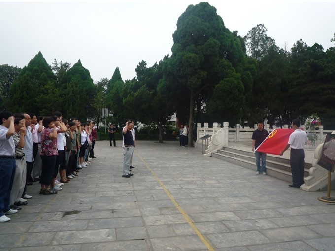 組織黨員赴焦裕祿紀(jì)念館重溫入黨誓詞